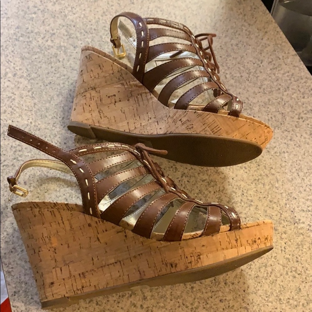 Guess wedges